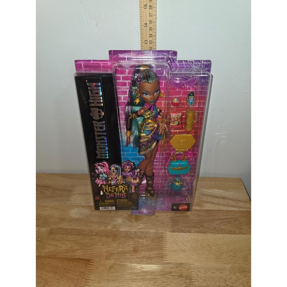 Monster High Nefera De Nile Fashion Doll Generation 3 Lavish pet scarab